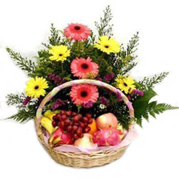 assorted-fruits-basket-with-gerbera